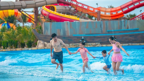 Có Gì Ở Công Viên Nước Vũng Tàu Hút Hàng Nghìn Du Khách Ngày Đầu Mở Cửa?